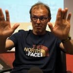 Simone Moro racconta con enfasi la sua filosofia di montagna