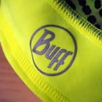 Il logo riflettente del cappello Buff Xyster Yellow Flour
