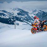Una MotoGP sulla neve delle Alpi Austriache