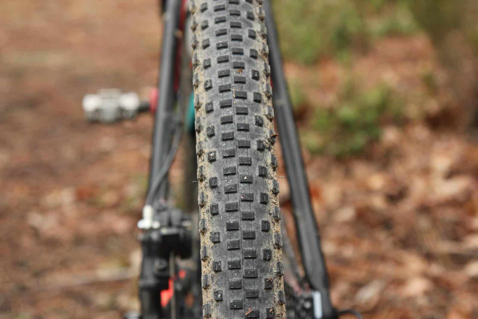 Per avventure e viaggi in bici meglio preferire copertoni scorrevoli. Ph Davide Ferrigno