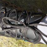 La Sportiva Bushido II, allacciatura con lacci destrutturati, piatti