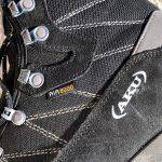 Particolare della tomaia dello scarpone Aku Trekker Lite III Gtx