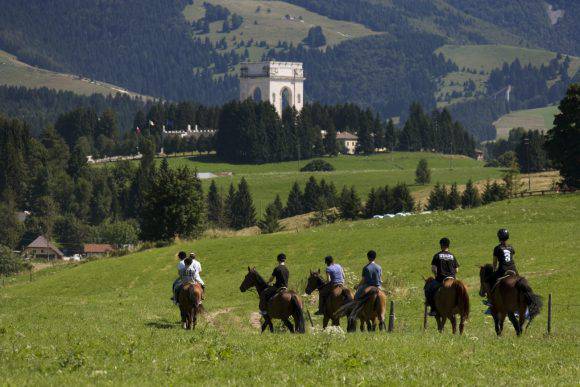 Asiago_passeggiata a cavallo_credit Consorzio Turistico Asiago 7 Comuni