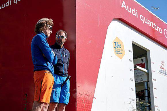Emmanuel Couder, a sinistra, e Adriano Alimonta durante l'ispezione FIS avvenuta martedì, 16 luglio sul Canalone Miramonti (Credits: Paolo Bisti, utilizzo gratuito consentito con credits).