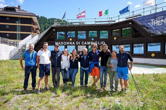 I rappresentanti della FIS e del Comitato Organizzatore 3Tre nella finish area del Canalone Miramonti. Da sinistra Mirko Dalbon, Giuseppe Corradini, Markus Waldner, Martina Marcora, Letizia Volta, Lorenzo Conci, Emmanuel Couder, Tullio Serafini, Loredana Bonazza e Adriano Alimonta - (Credits: Paolo Bisti, utilizzo gratuito consentito con credits).