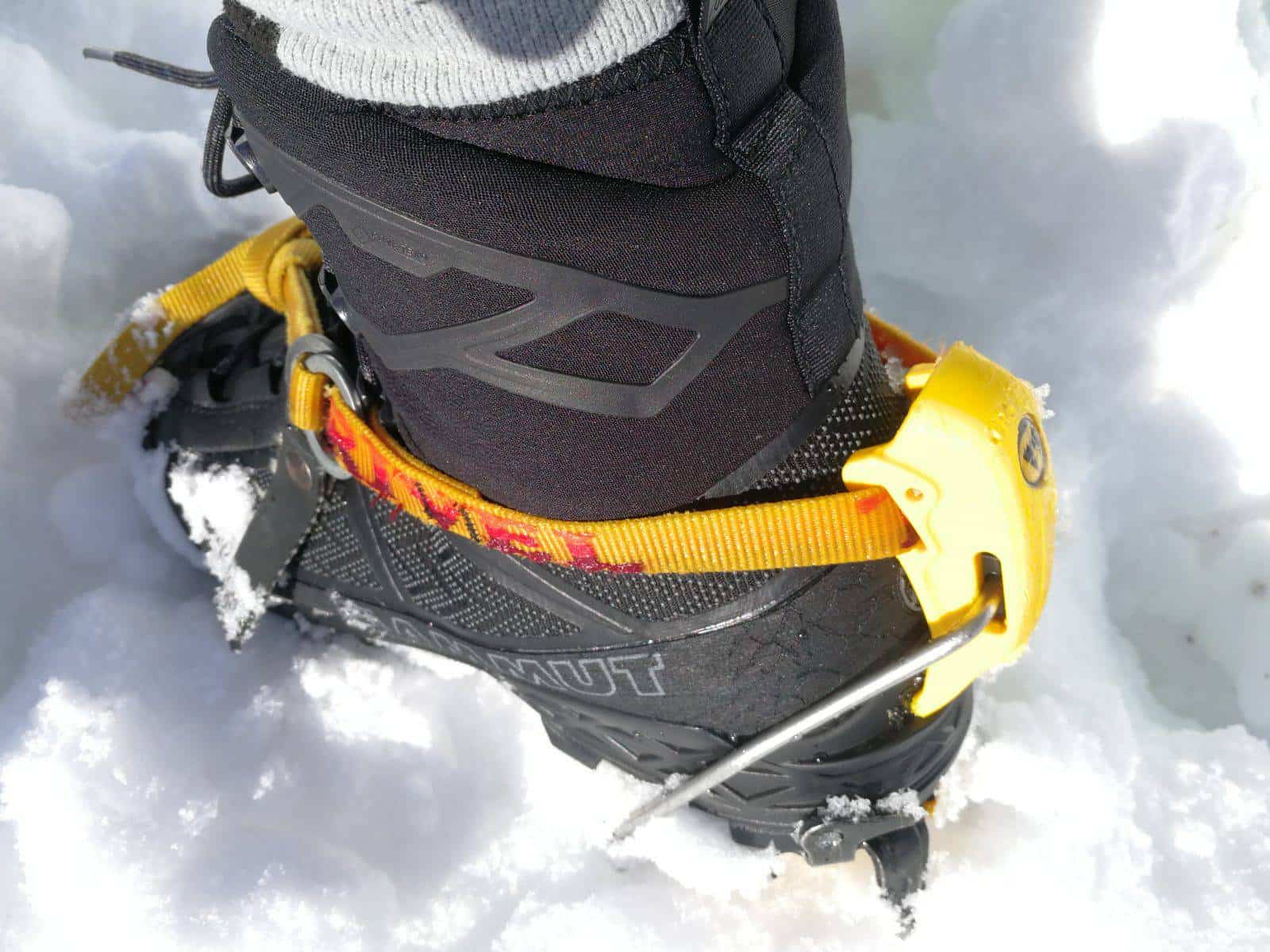 Mammut Taiss Light Mid GTX dettaglio del fianco con i ramponi