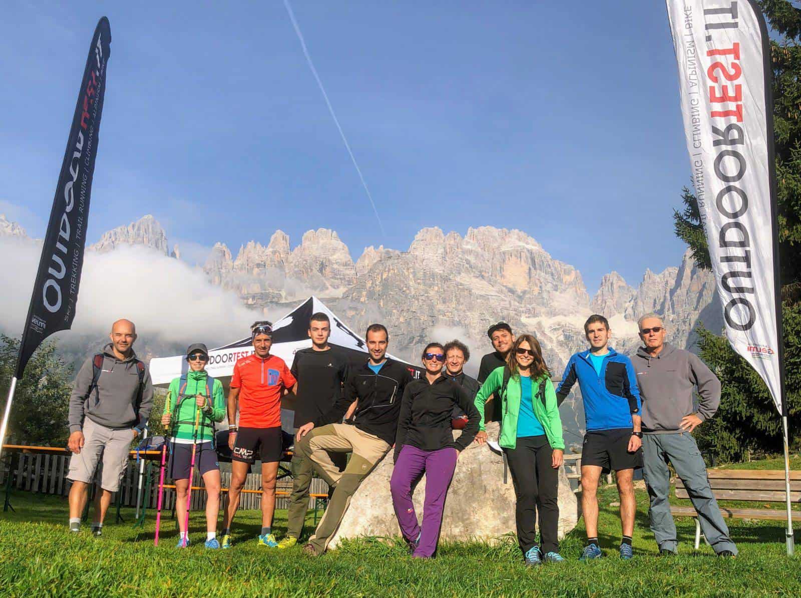 Il team che ha testato le novità dell'estate 2020. Da sin.: Riccardo Stacchini, Valentina Porro, Enzo Romeri ("resident" trailer), Martino Giacomello, Riccardo Pizzetti, Letizia Ortalli, Riccardo Milani (tecnico Montura), Simone Confortola, Elsa Giumelli, Alessandro Piani, Alfredo Tradati (Test Manager)