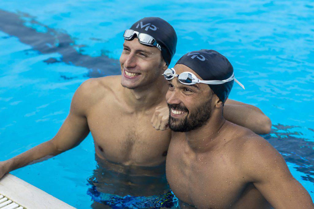 Luca Pizzini e Giacomo Carini, del team MP Michael Phelps, ci aspettano in vasca