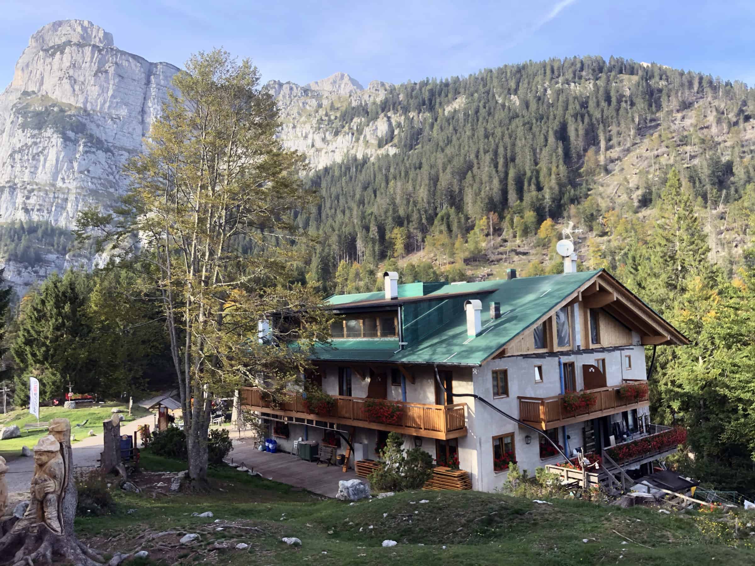 Estate 2020, il rifugio La Montanara nel comprensorio Dolomiti Paganella