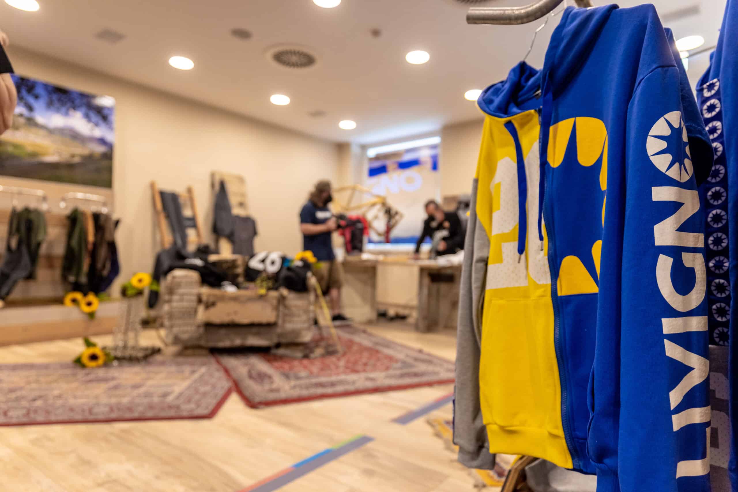 SPORTY E CASUAL: Livigno lancia la nuova collazione d'abbigliamento Made in Italy - in negozio