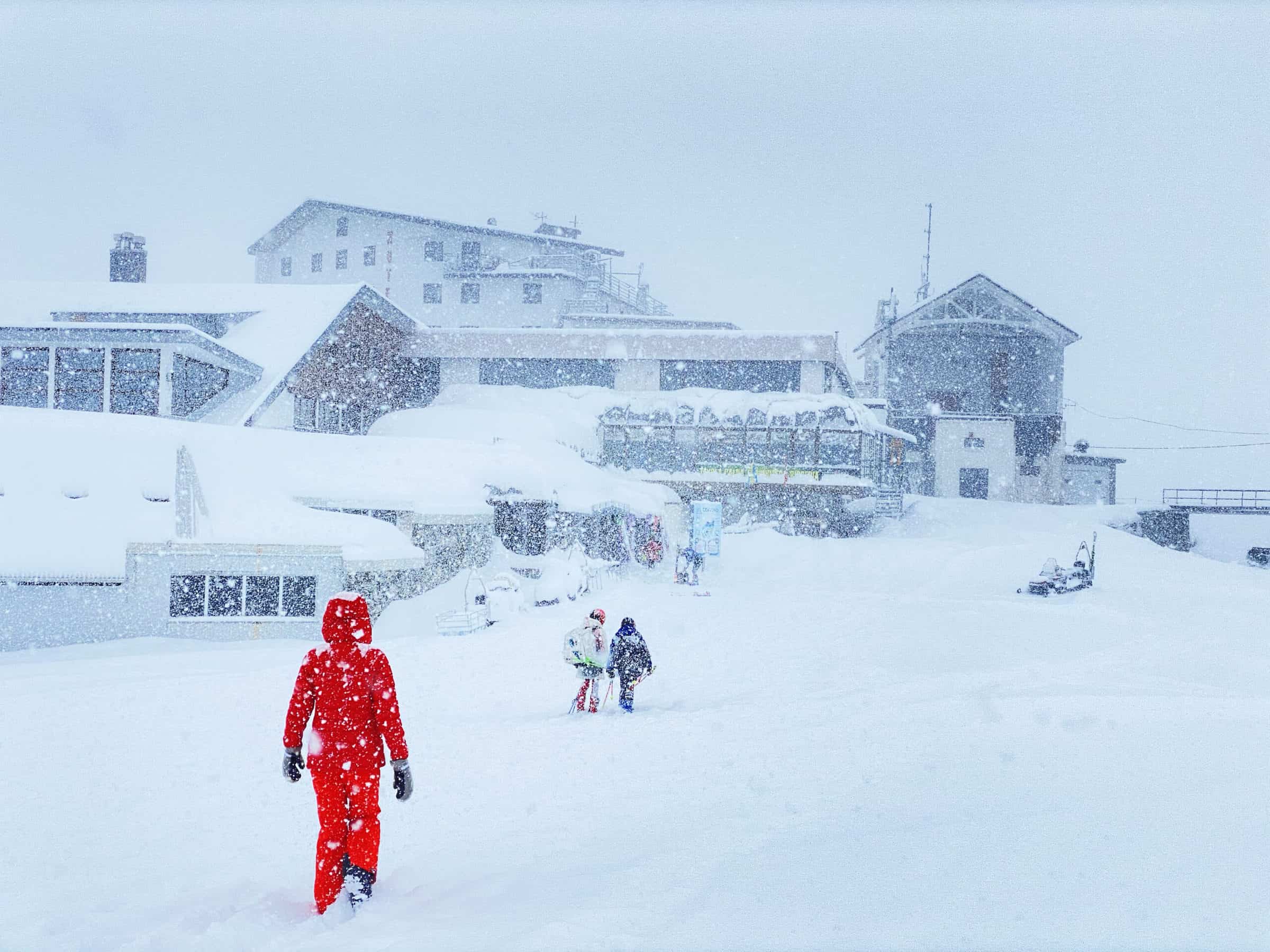 Guscio sotto la neve a Cervinia