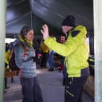 Natalia Mastrota, atleta Vibram, e Andrea Maiolani, presidente USB Bormio nella tenda meeting dei Vibram Skimodays Bormio 23