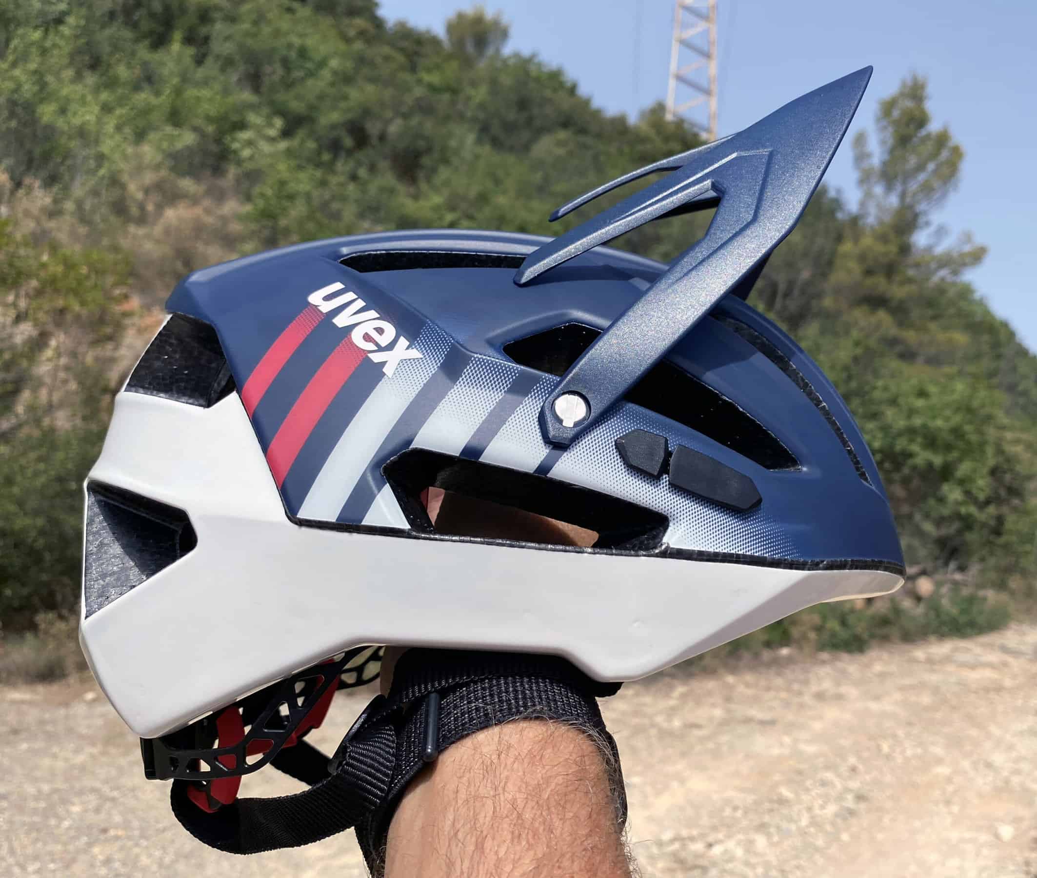 La visiera regolabile del casco Uvex Quatro CC
