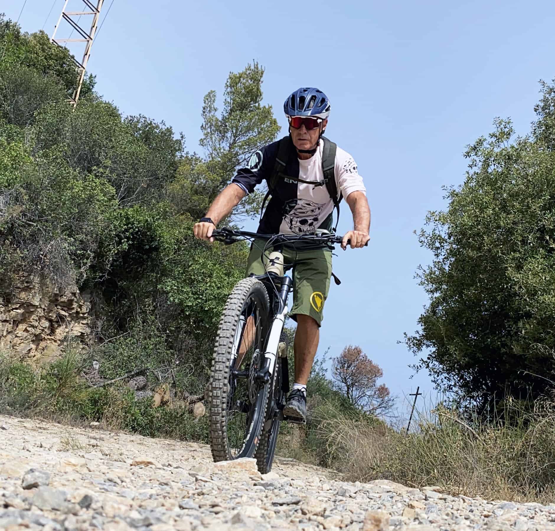 Fase del test del casco Uvex Quatro CC a Finale Ligure