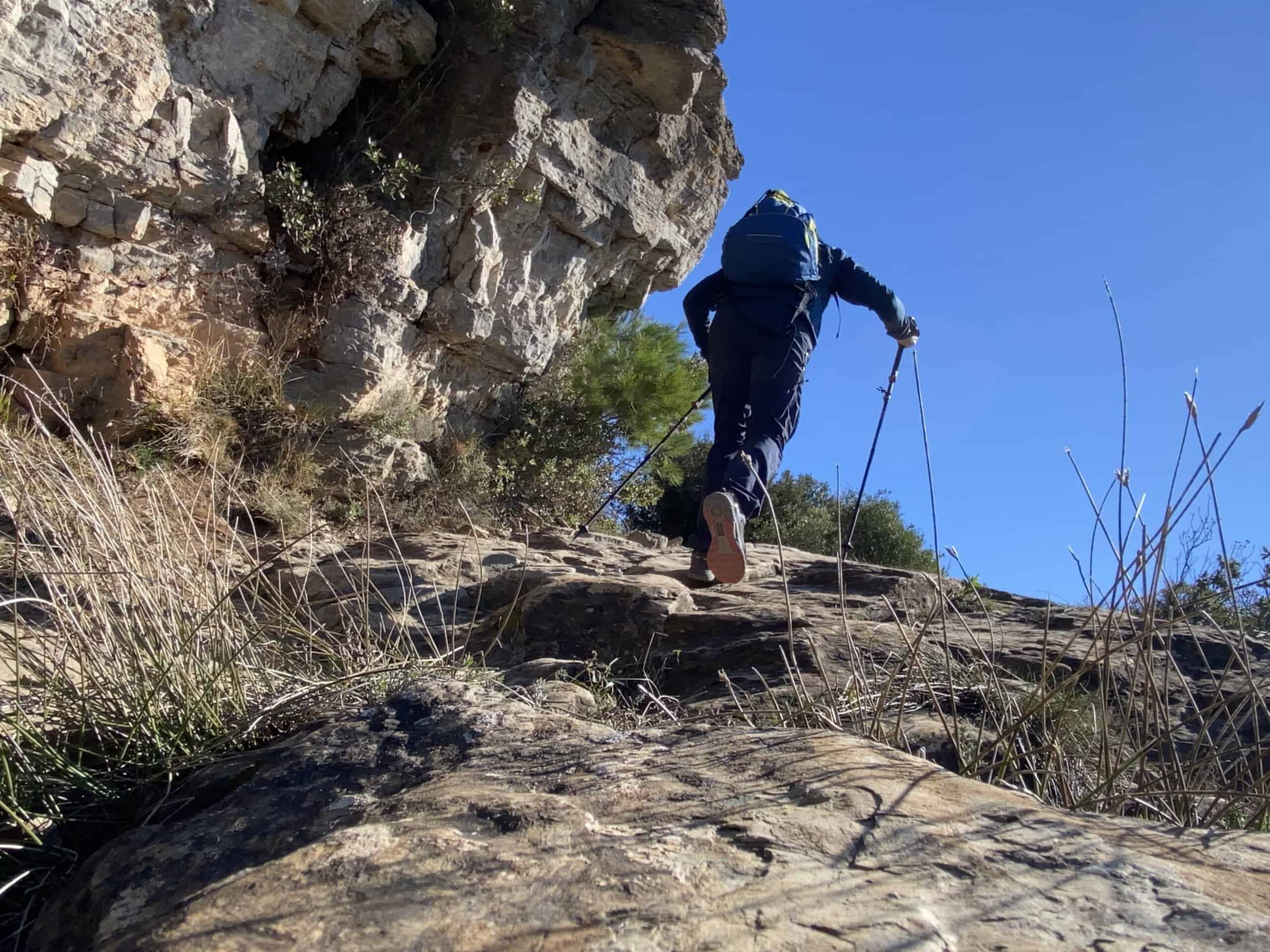 Leki Makalu FX Carbon, impegnato in salita su roccia