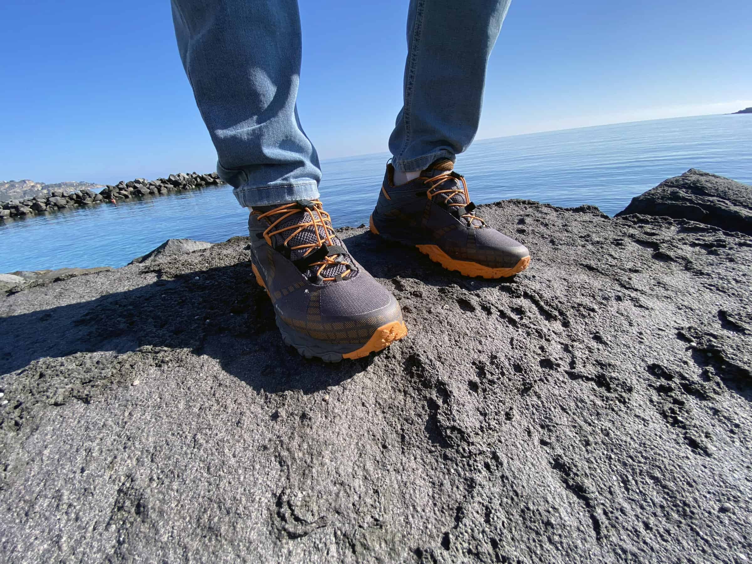 Test della Aku Flyrock GTX: partenza dalla spiaggia di Giardini Naxos