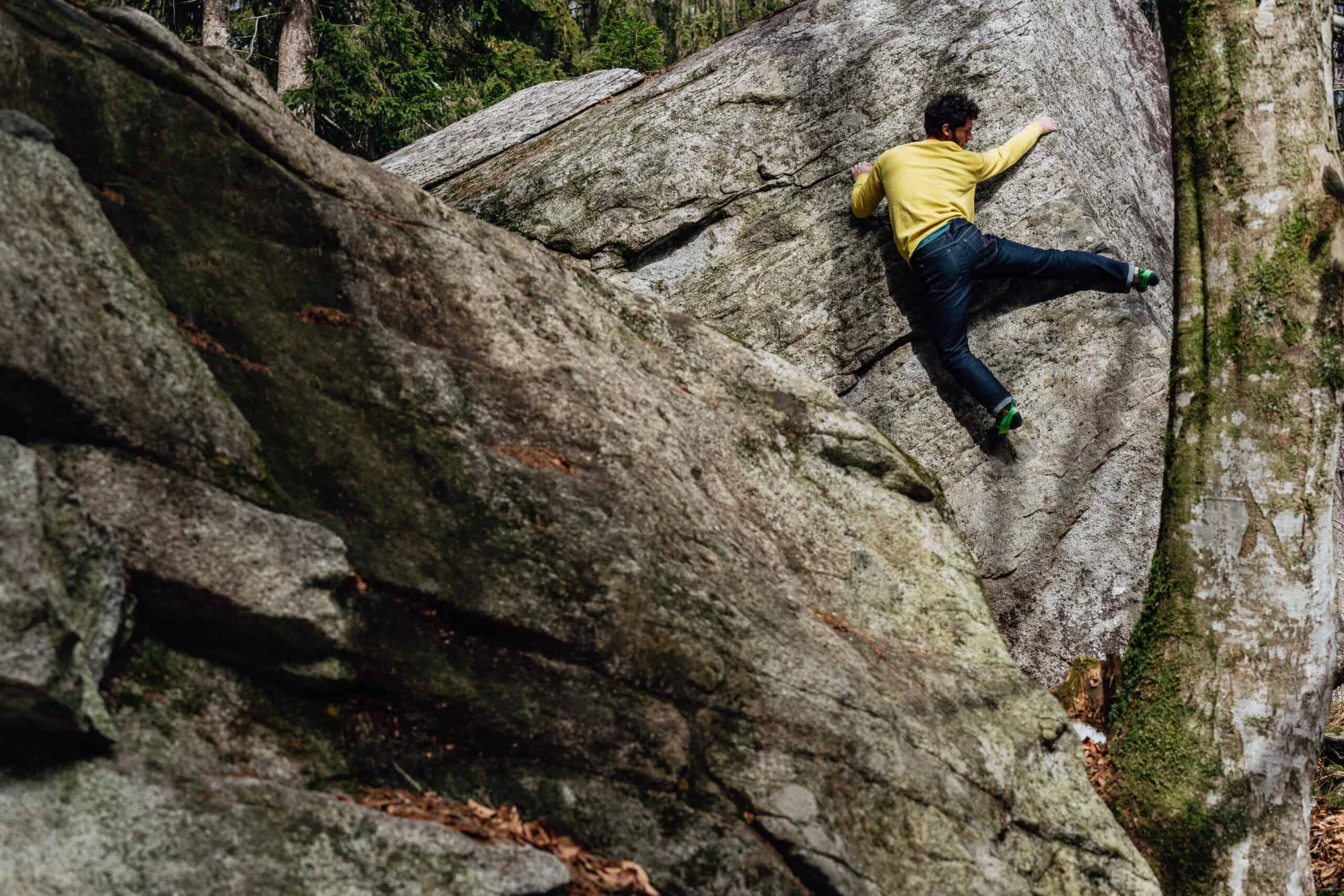 SKWAMA climber in boulder