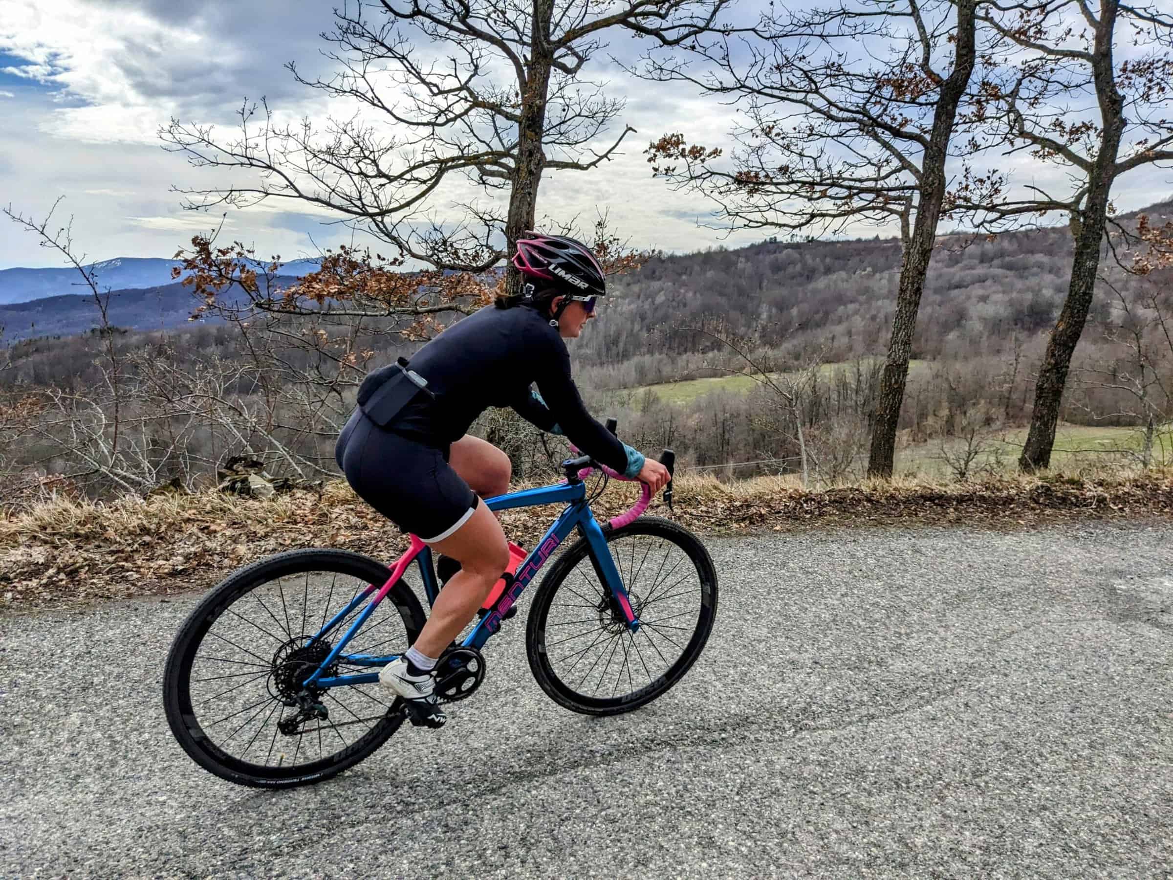 allenamento per gravel ciclista su strada