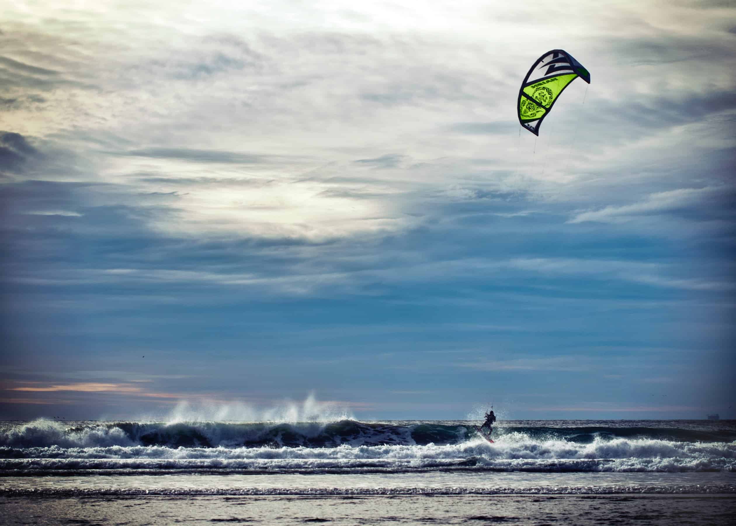 sport da vela kitesurf onde