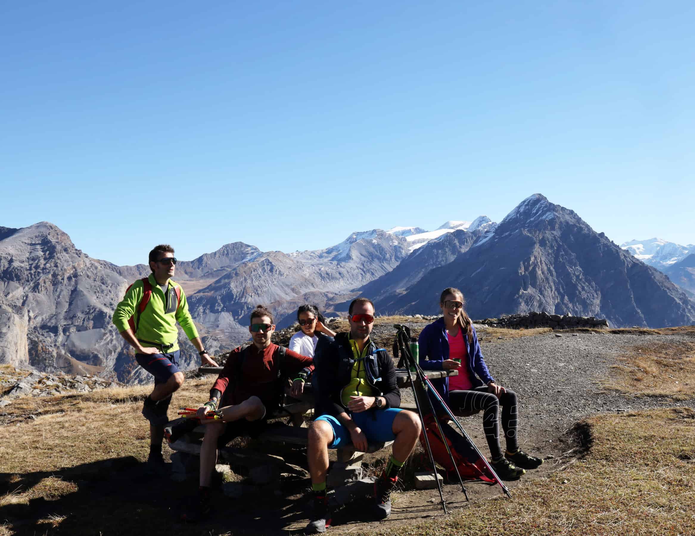 Il tester Team (manca Riccardo, impegnato in bike) e sullo sfondo l'Ortles (3905 m).