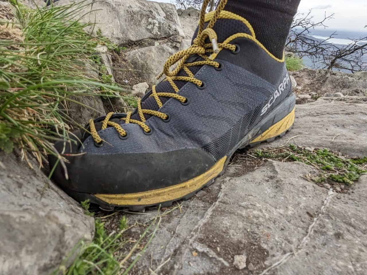 Mescalito Planet di SCARPA allacciatura