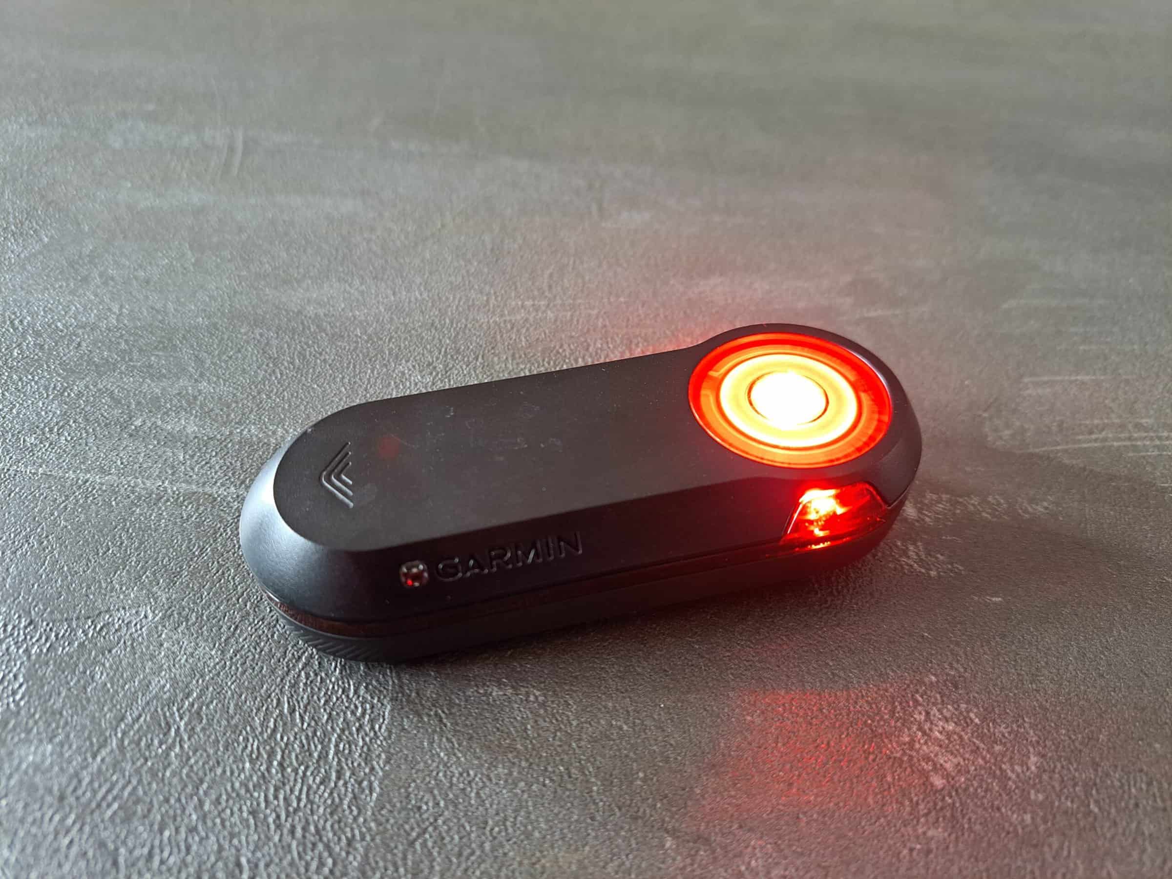 sicurezza sulla bici gravel con luci posteriori e anteriori