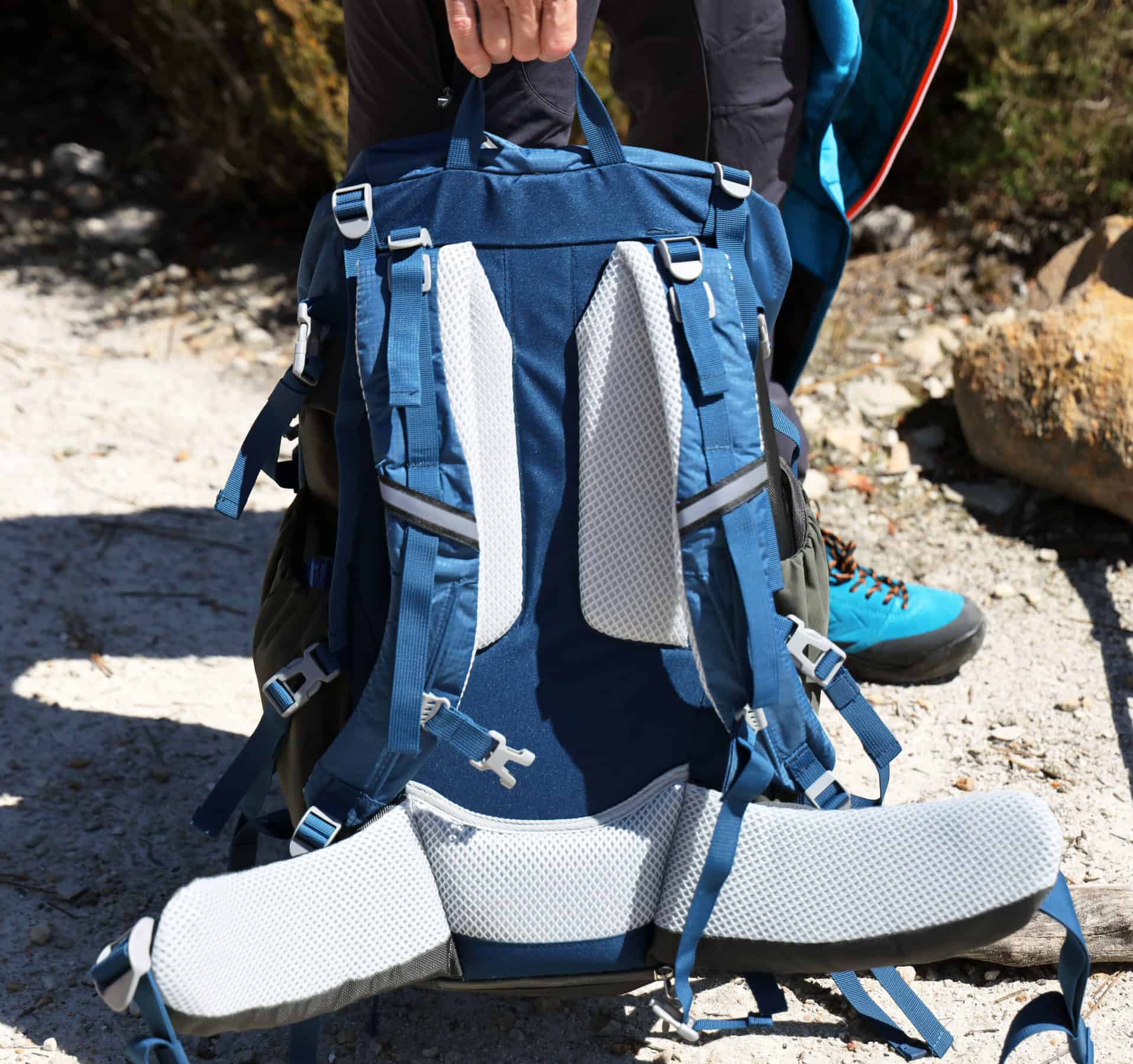 Lo schienale e gli spallacci ventilati dello zaino CMP Dakota, per il trekking maschile.