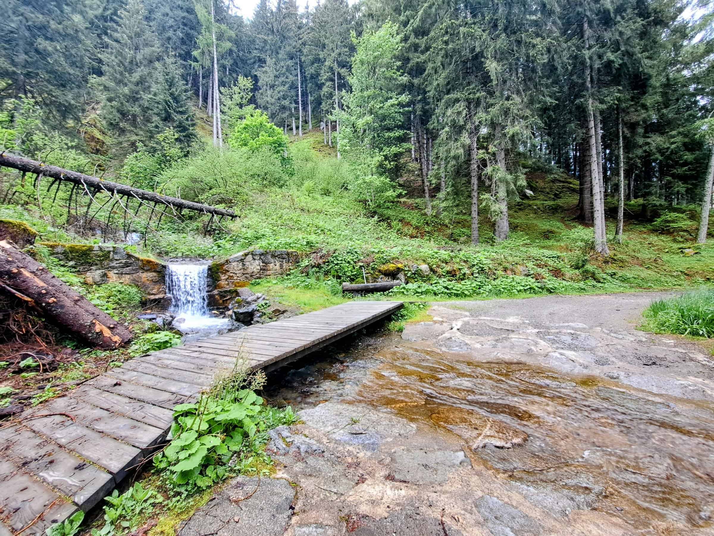 Ponticello su ruscello