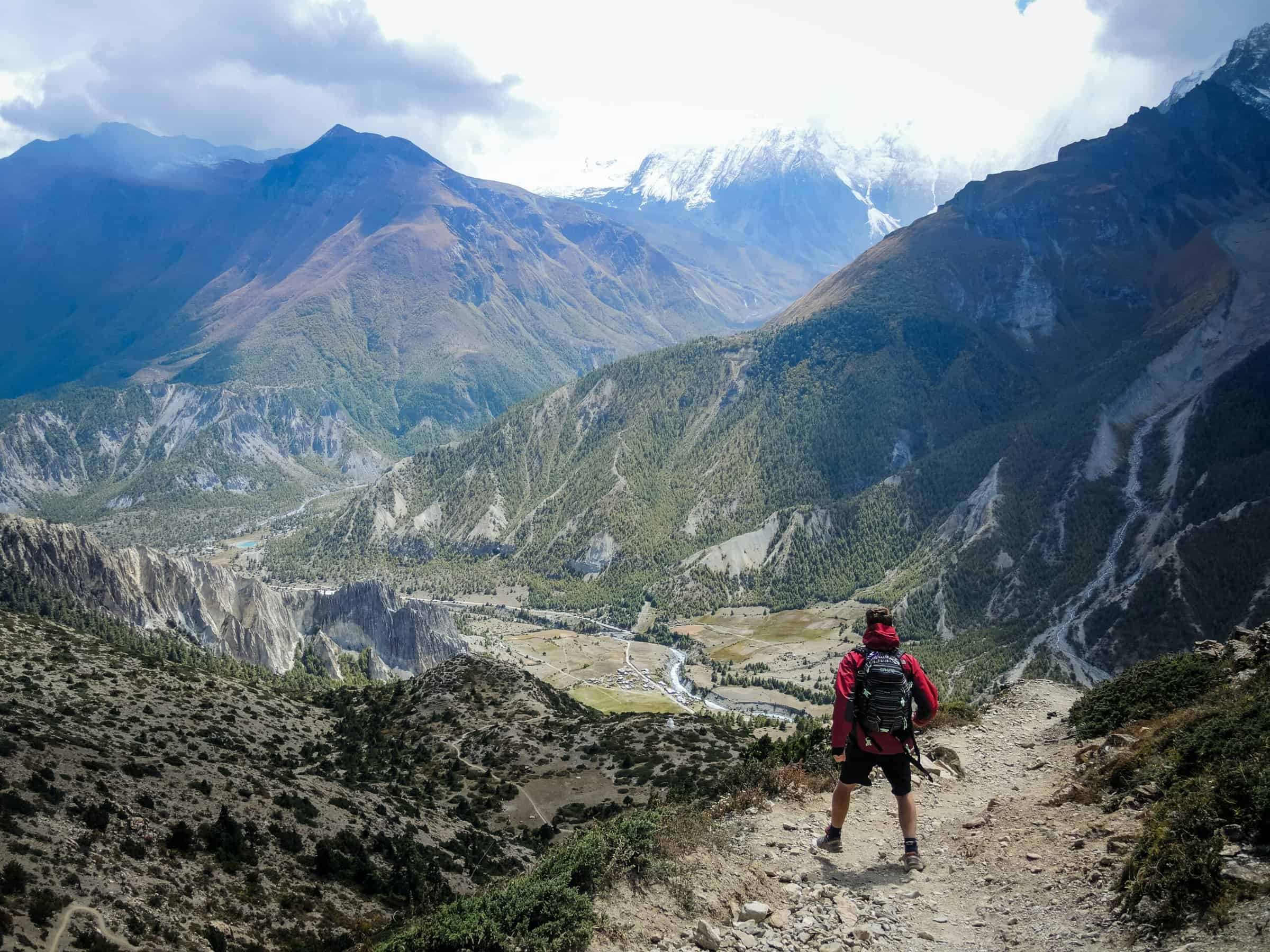 Trekking lungo sentiero