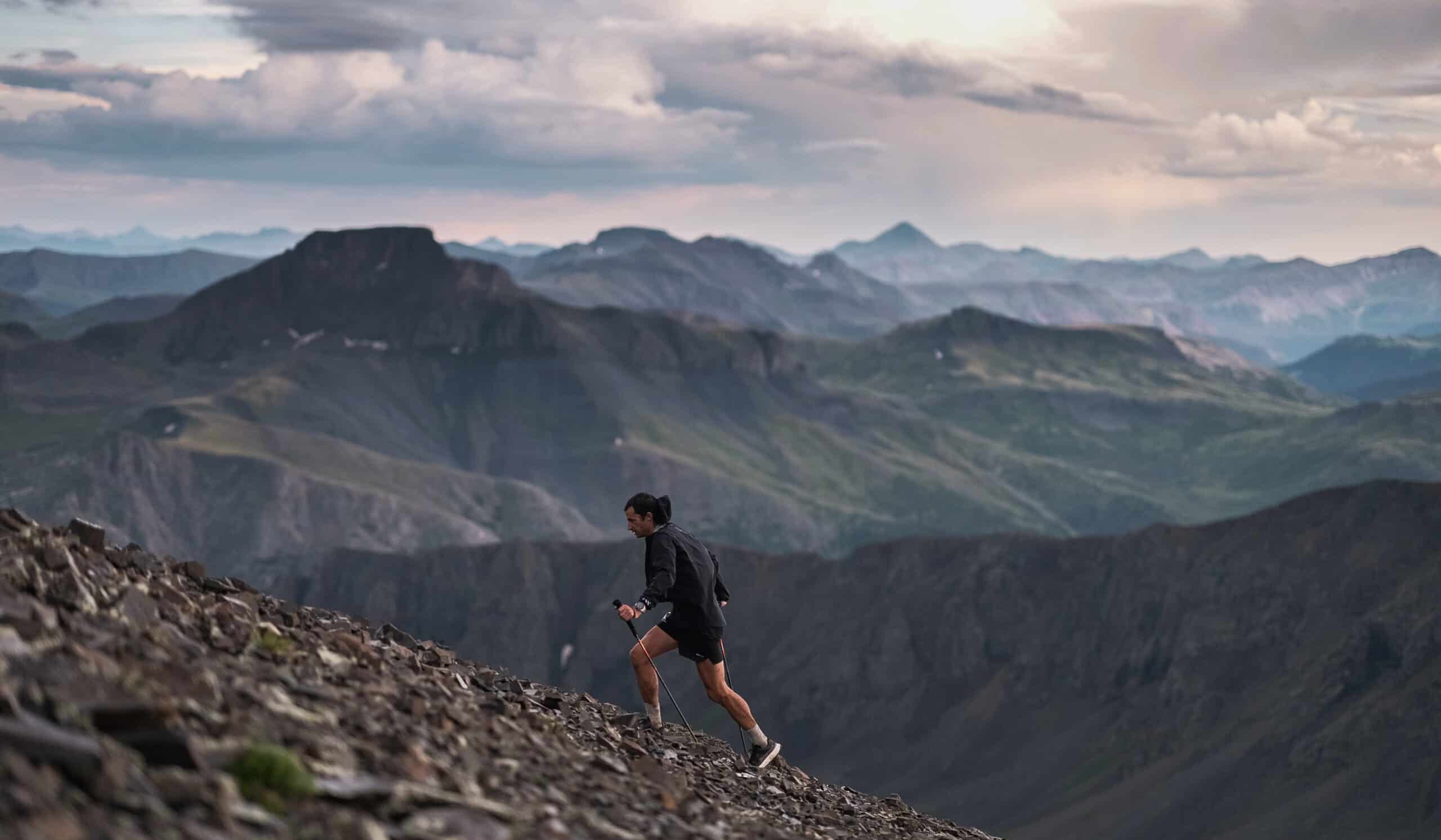 Kilian Jornet durante un allenamento in montagna