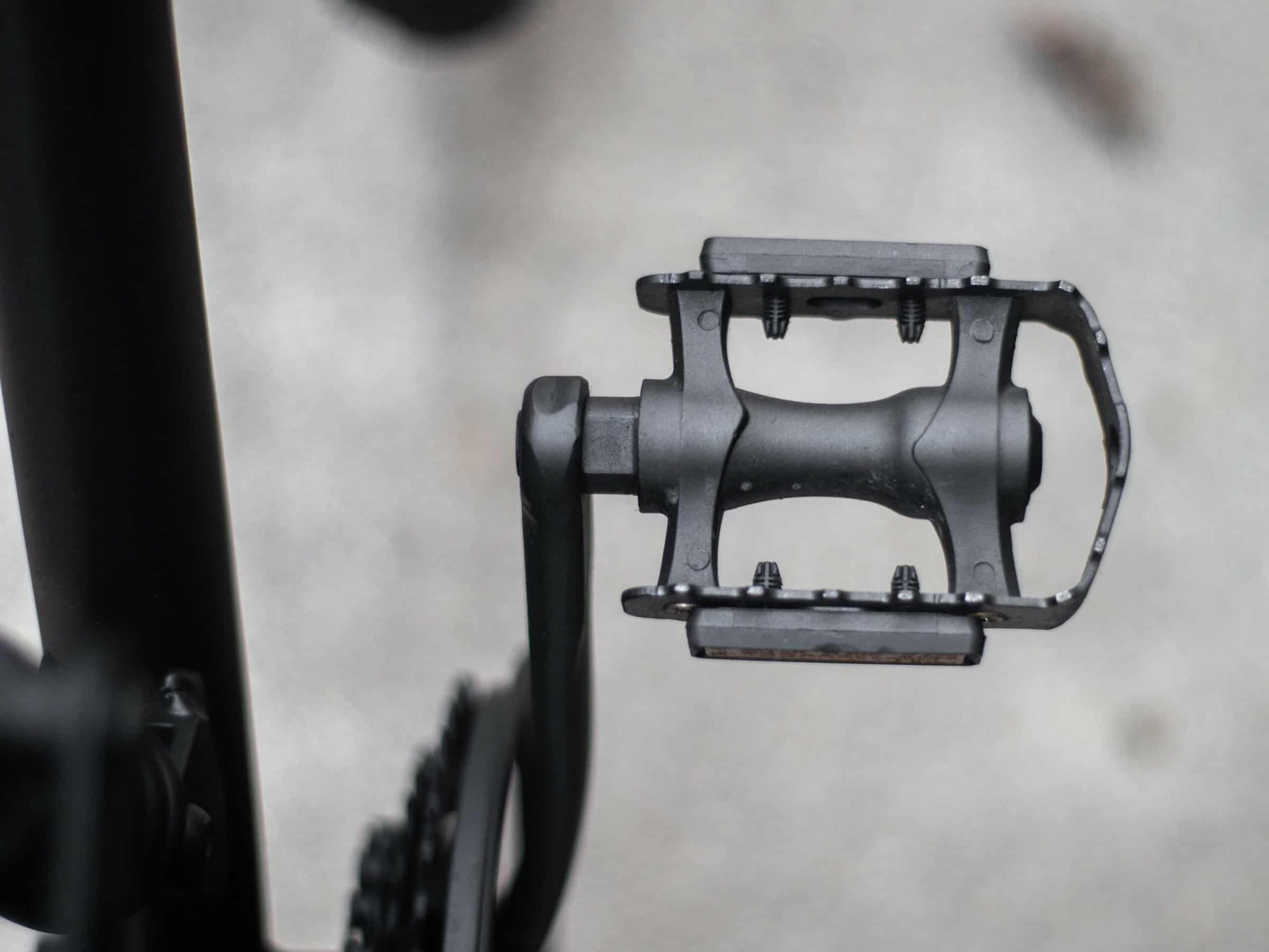 Quali pedali scegliere per la bici gravel? Pedale flat