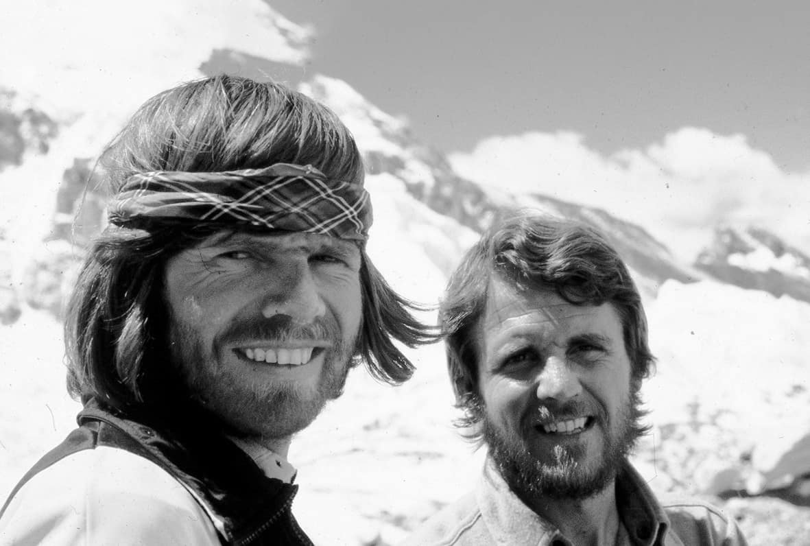 Reinhold Messner e Peter Habeler (a destra), entrambi sostenitori dell'utilizzo del bastone da trekking in alpinismo.