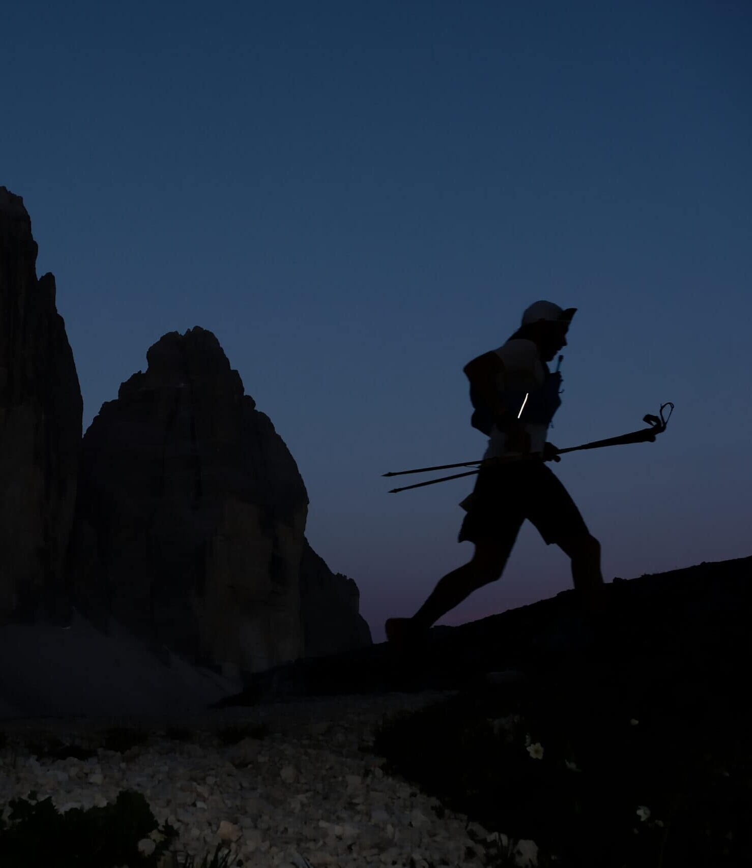 Lavaredo Ultra Trail 2023 corridore alle Tre Cime di Lavaredo