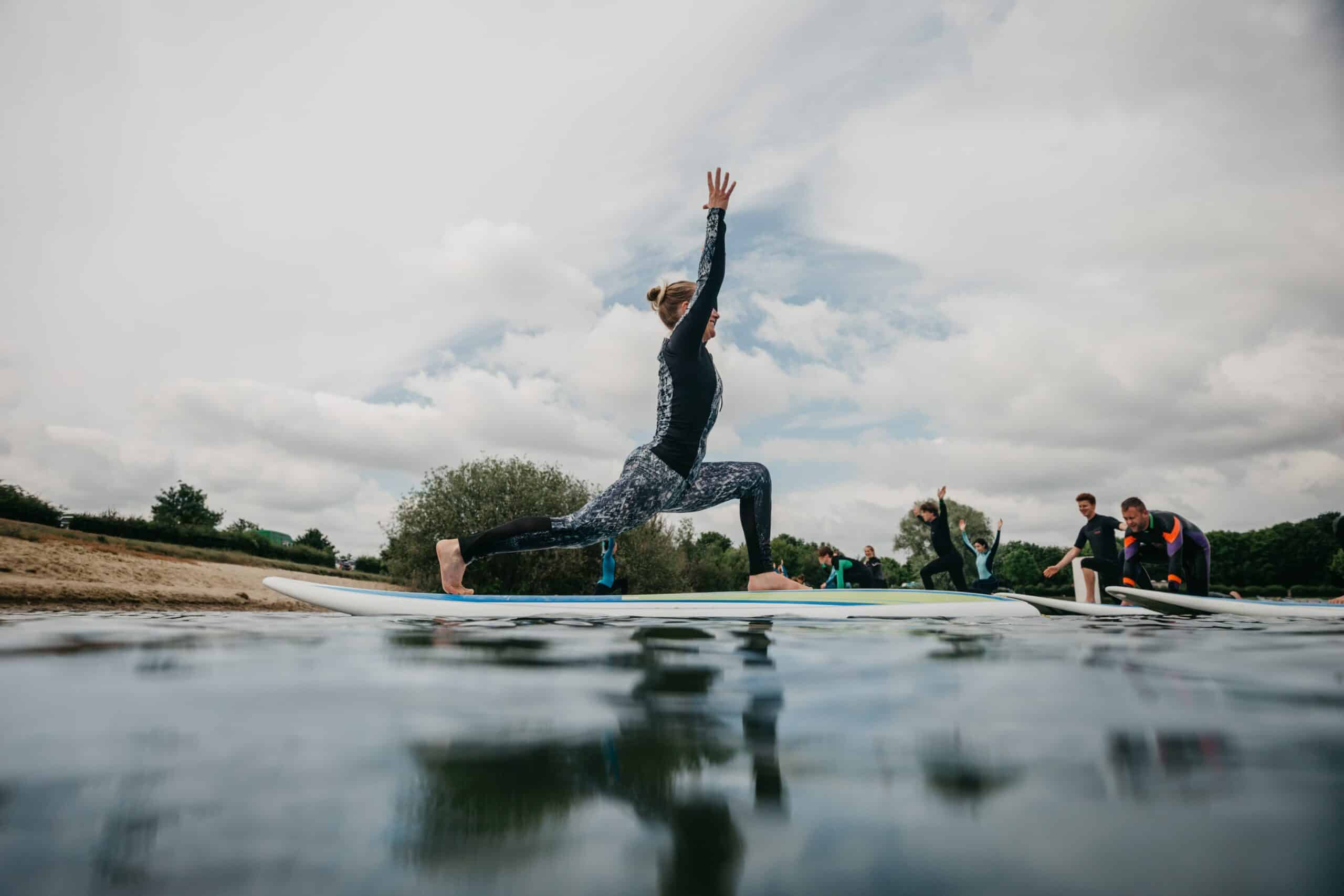 Yoga su un sup