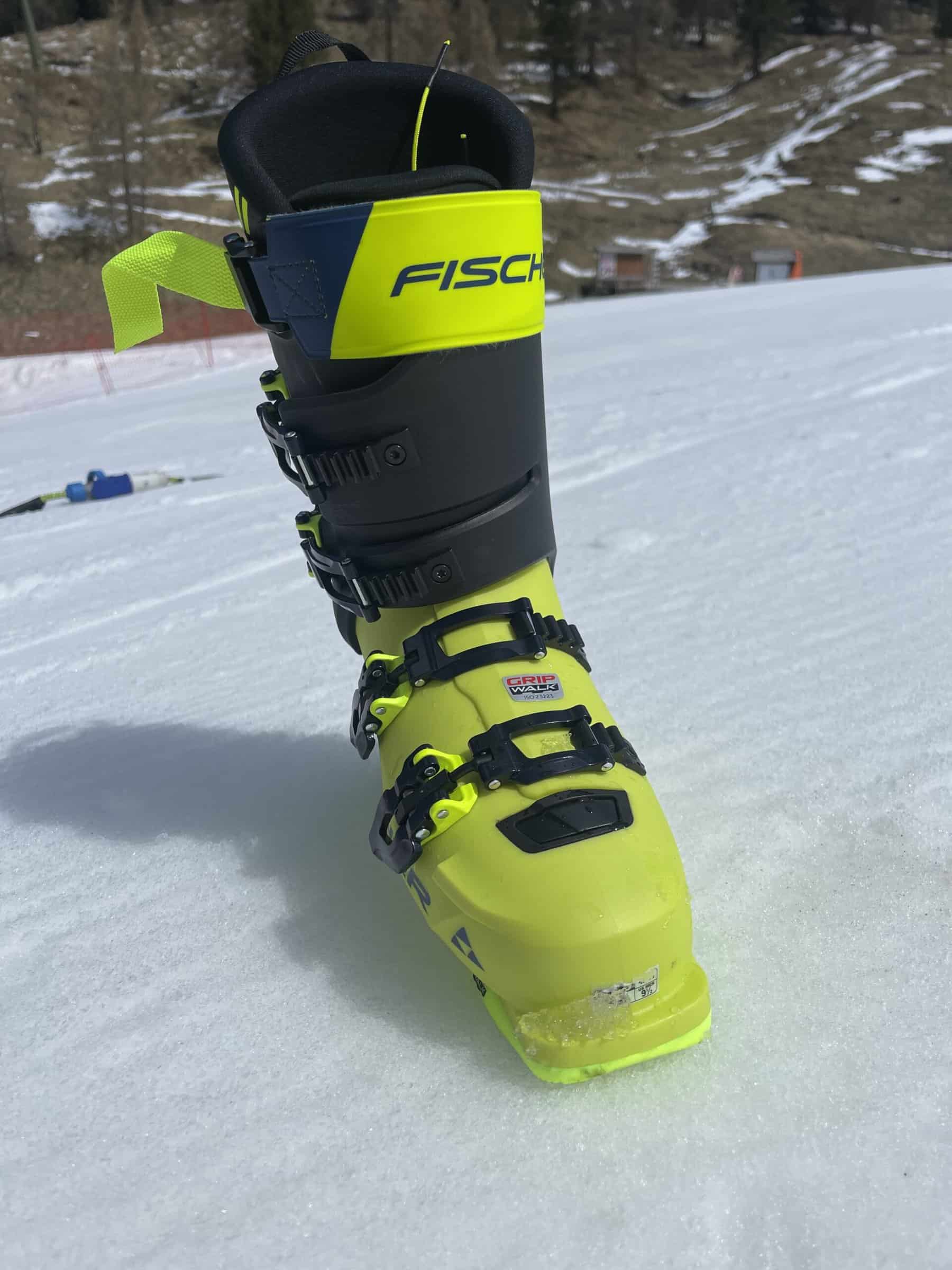 Vista laterale Fischer RC4 PRO LV 140