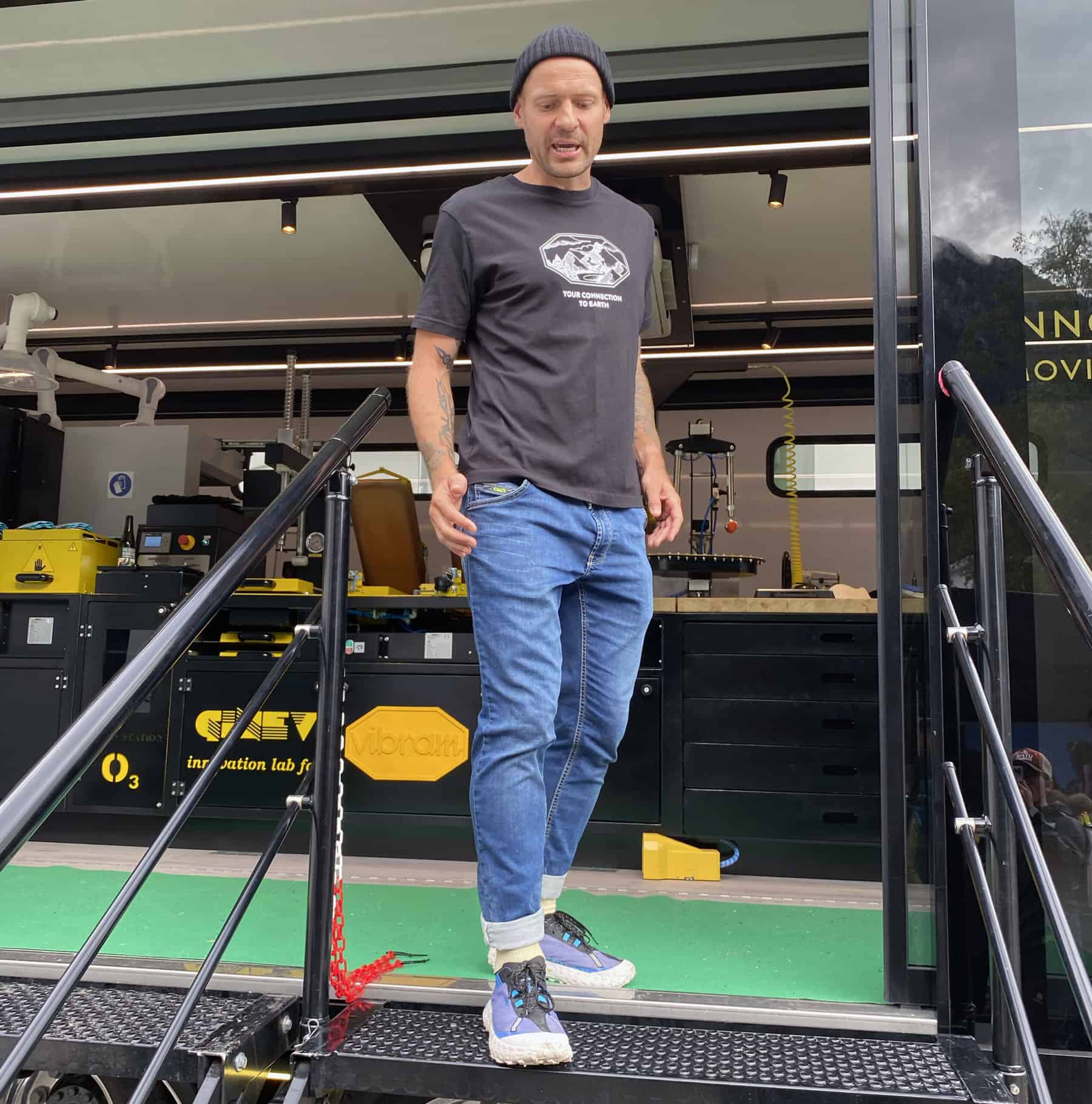 Gediminas Grinius, sulle scale del Vibram Truck a Chamonix.