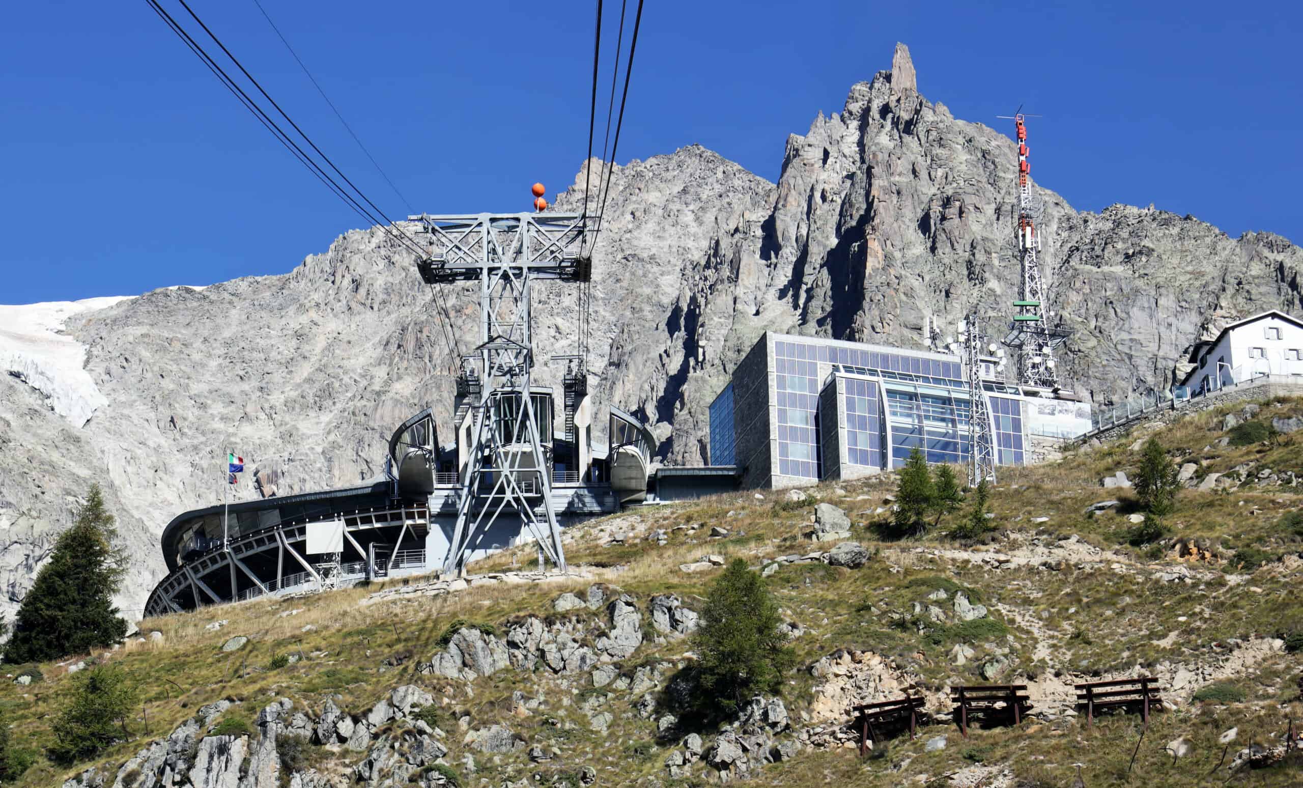 La stazione intermedia dello Skyway Monte bianco, al Pavillon.