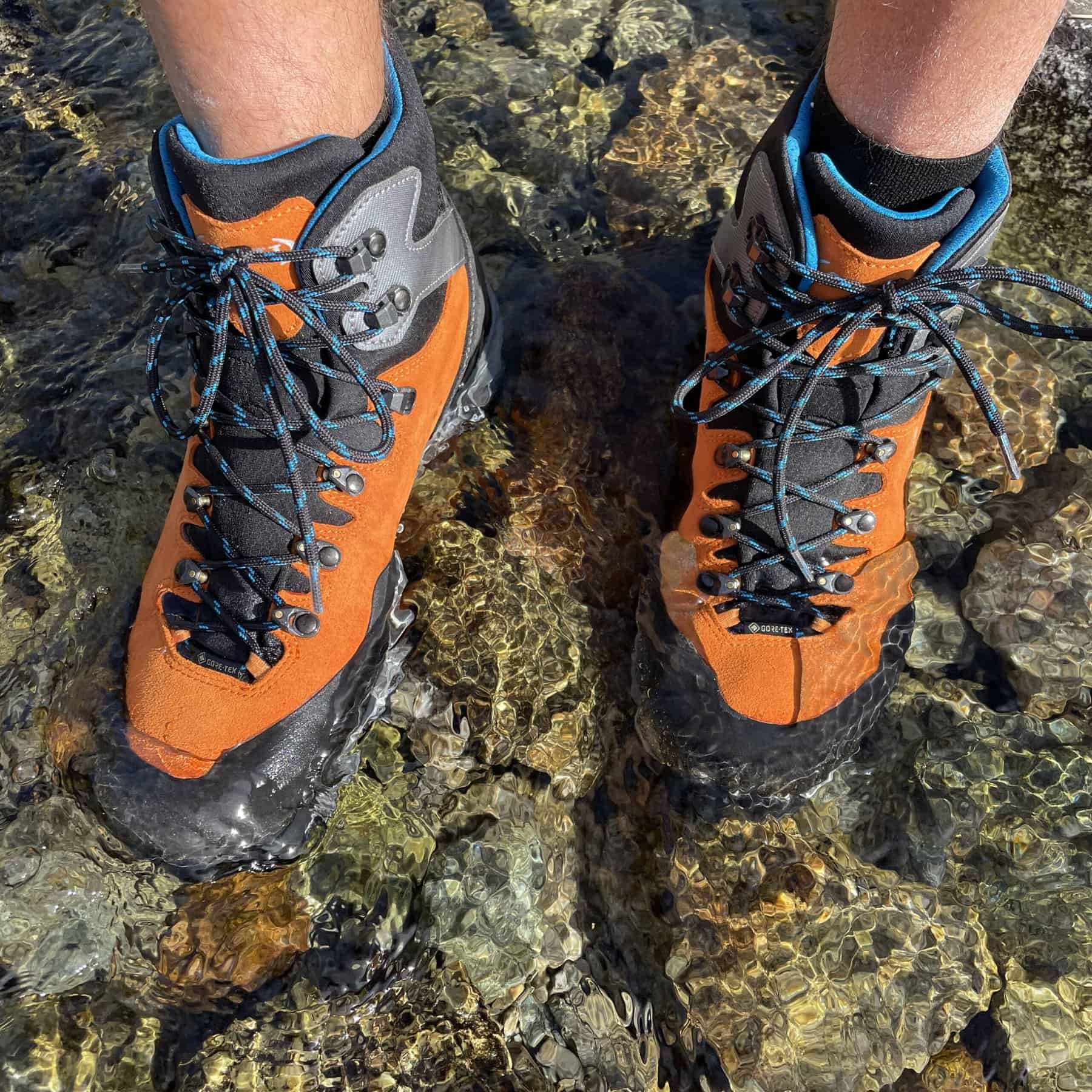 AKU Alterra II GTX in acqua