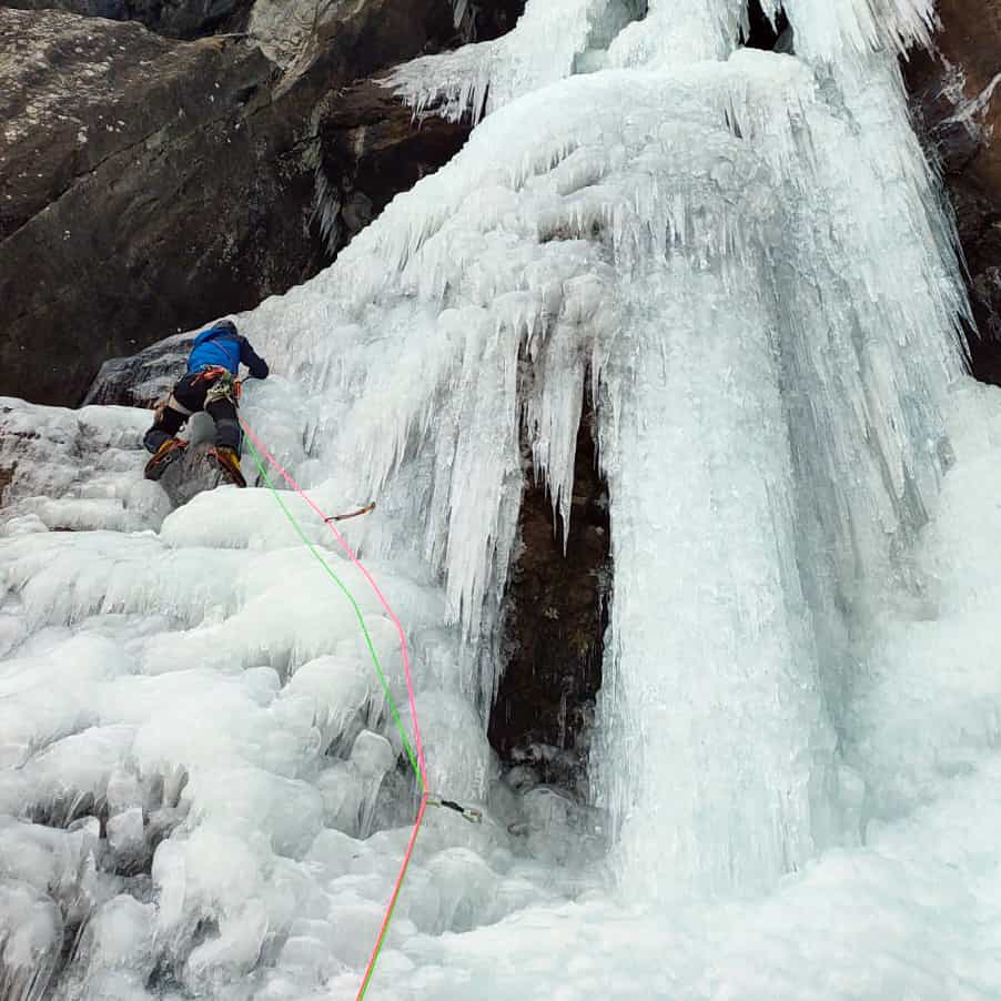 Cascata di ghiaccio, ambiente ideale per la corda Supercouloir 8.0 di Cousin Trestec.