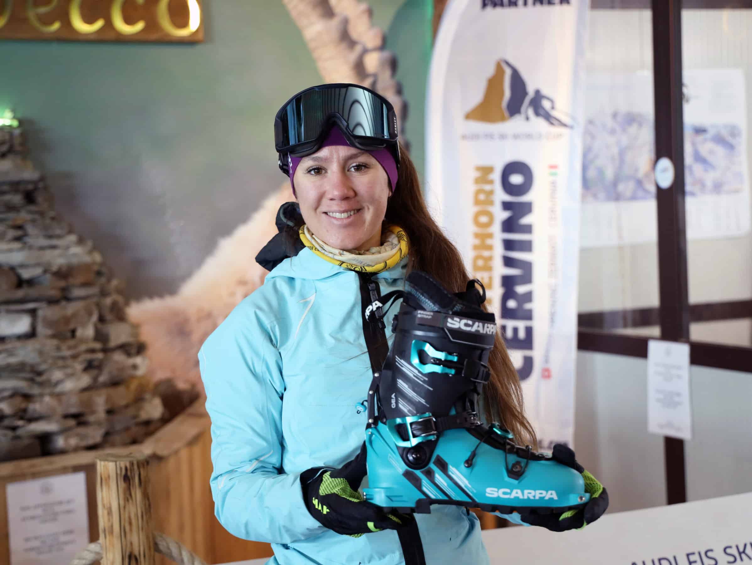 La maestra di sci Sophie Pession, tester Outdoortest, con Scarpa Gea.