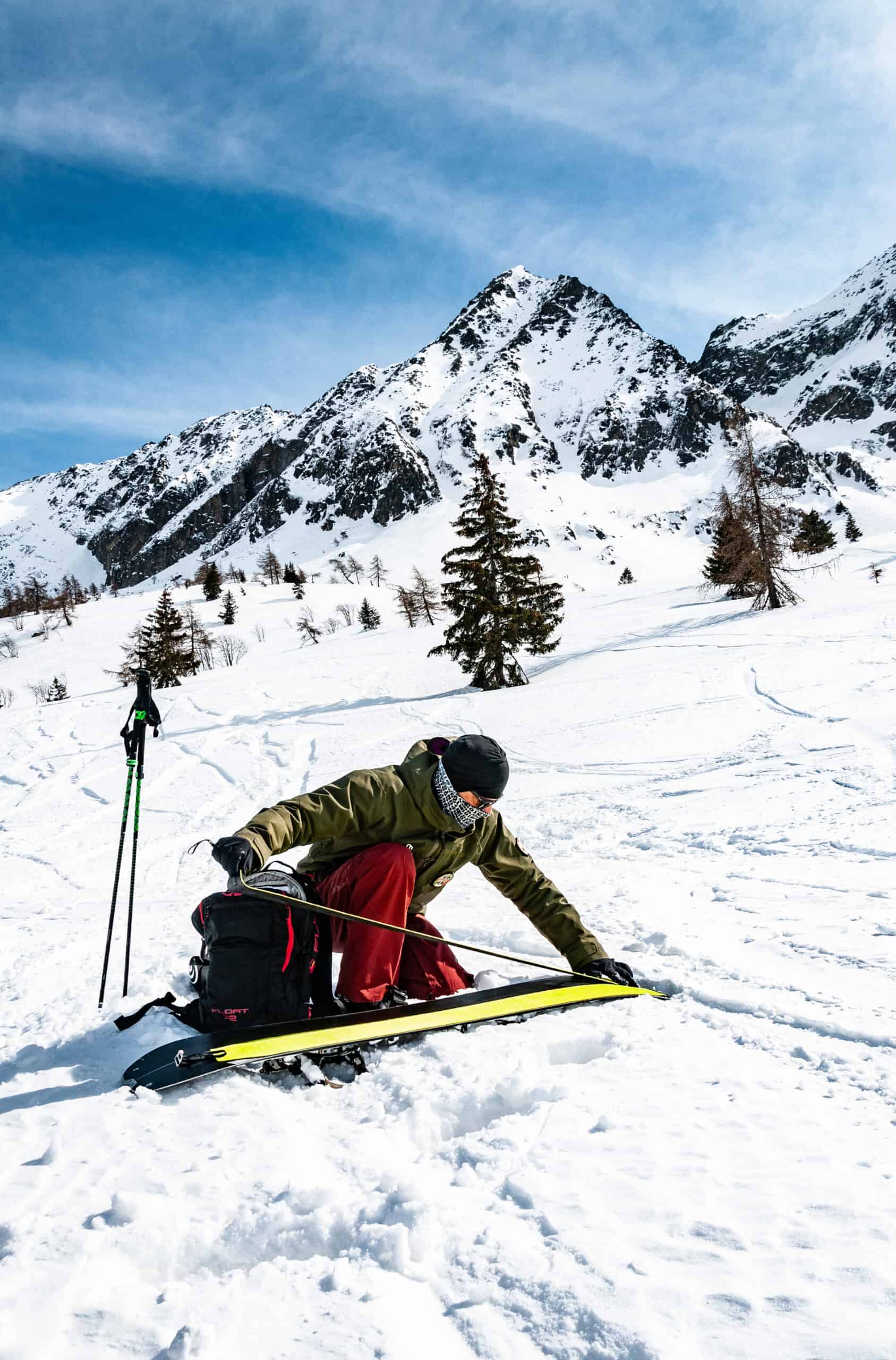 Scegliere una splitboard e le pelli di foca indispensabili per muoversi in salita