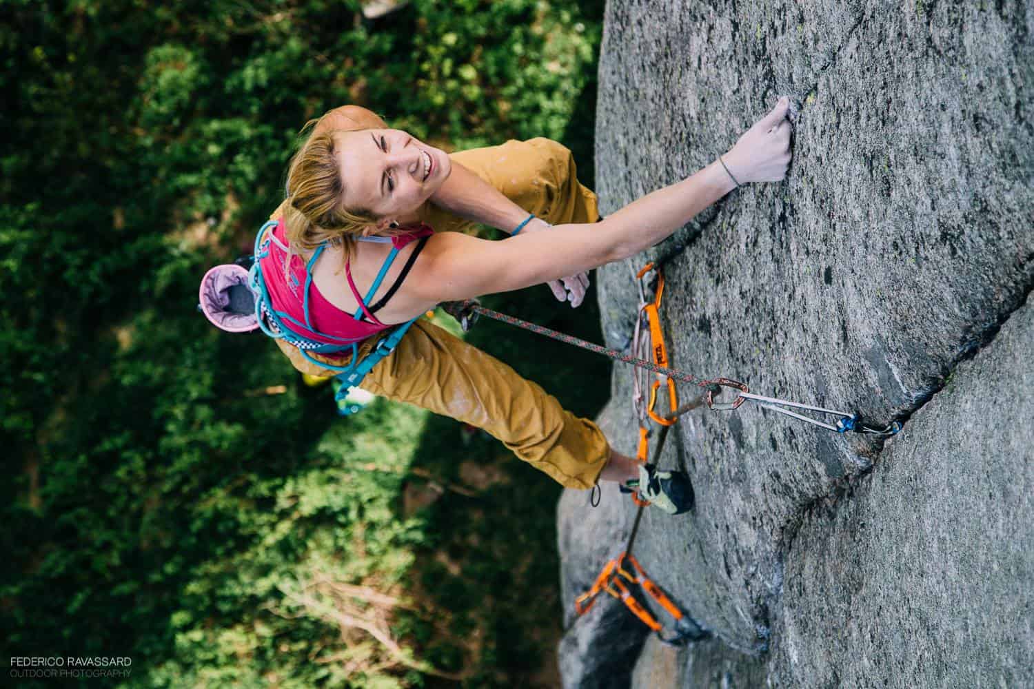Arrampicata trad Federica Mingolla Valle Orco