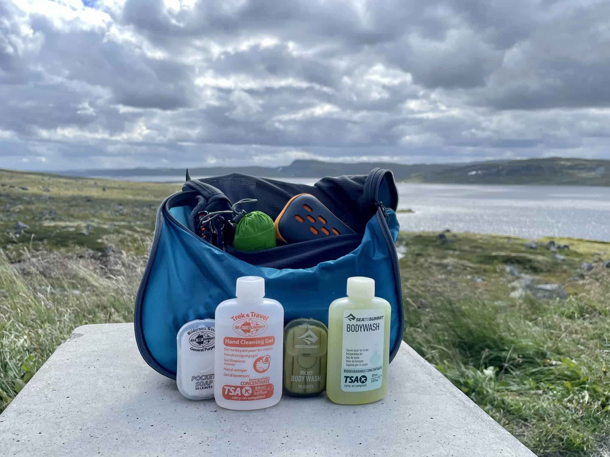 cosa portare in vacanza in van Organizer Sea to Summit e prodotti per l'igiene personale