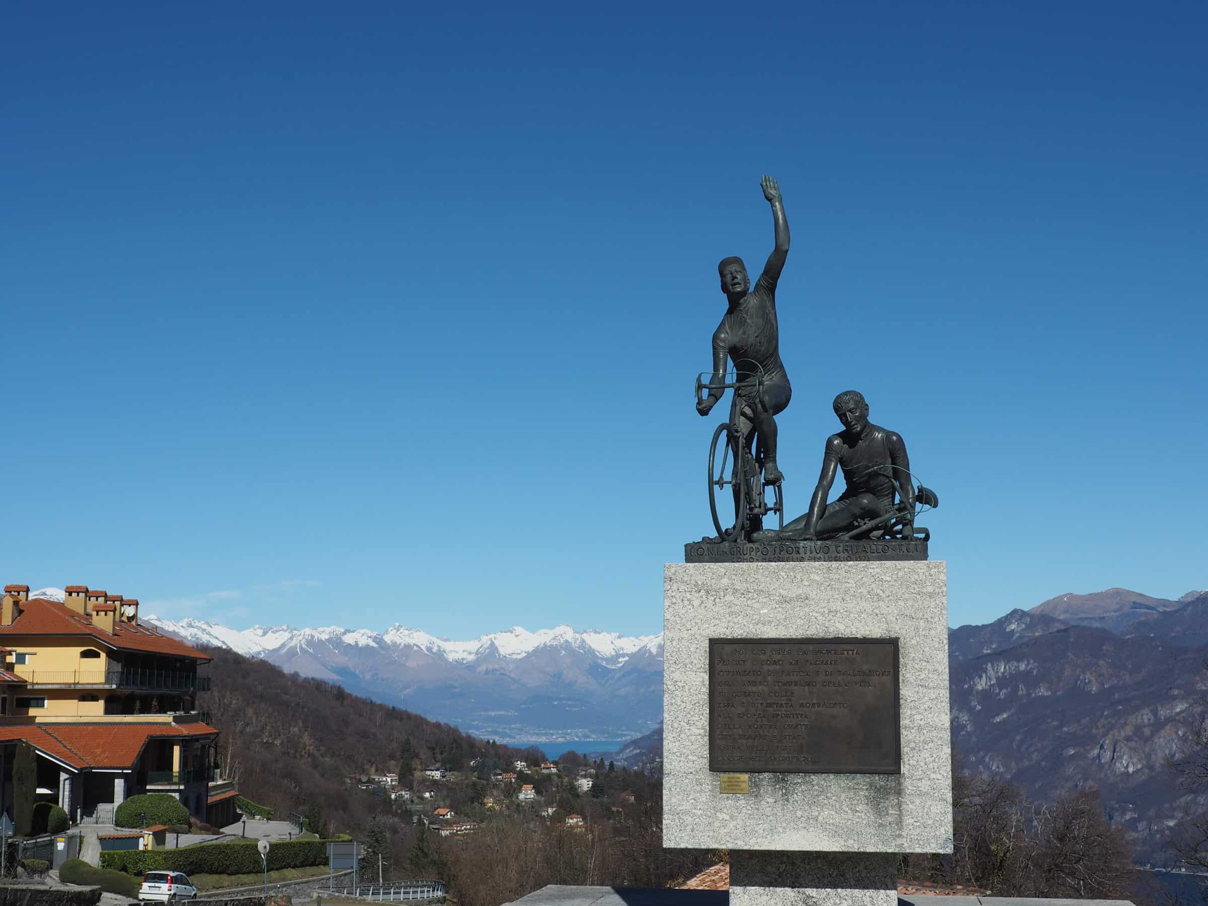 Monumento di Coppi e Bartali al Ghisallo. Foto di Paul Barker Hemings via Flickr