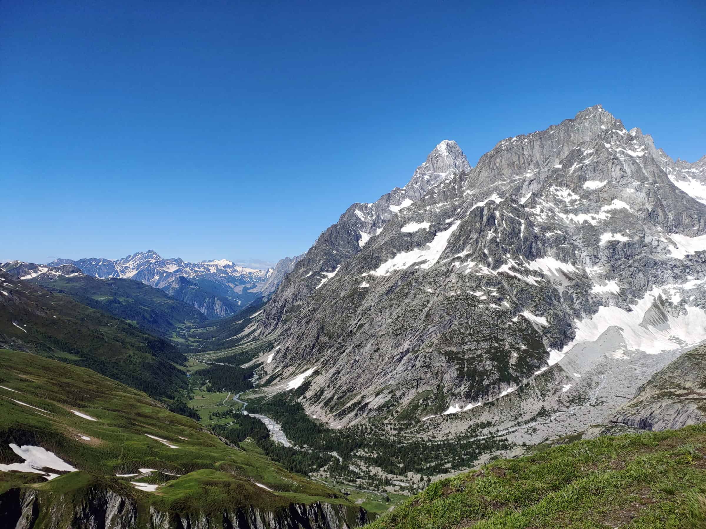 Vista dal Col du Grand Ferret, verso la Svizzera.