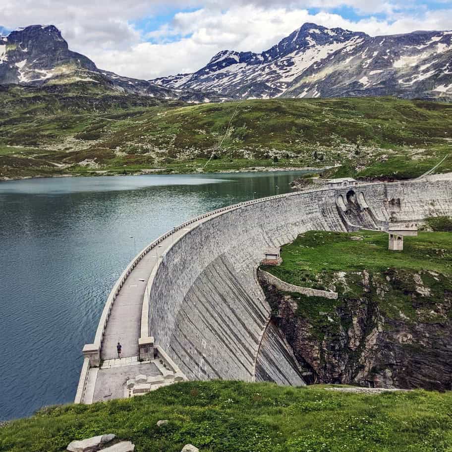 La diga del Lago di Montespluga.