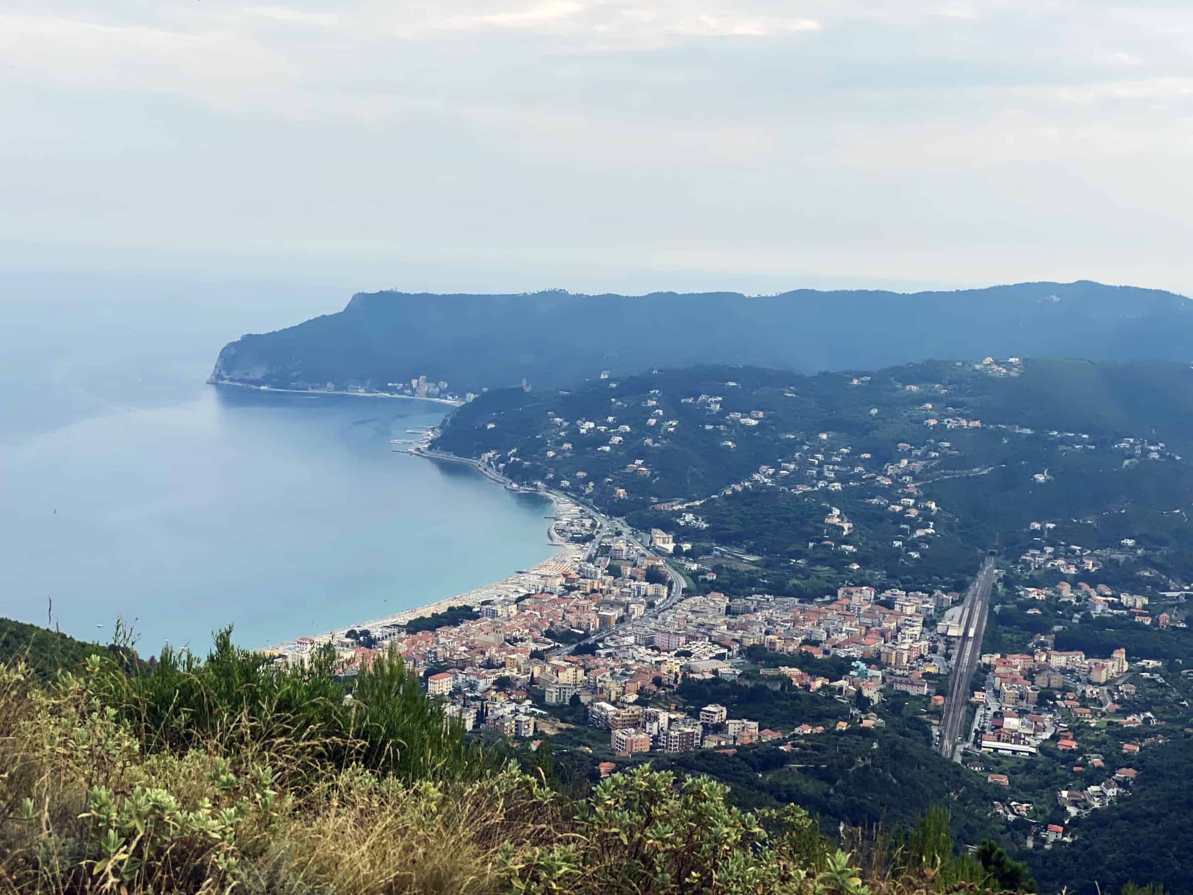 Vista dalla vetta del Monte Mao: Spotorno e Capo Noli sullo sfondo.