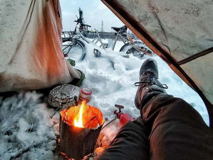 Uno dei tanti pasti in tenda al freddo