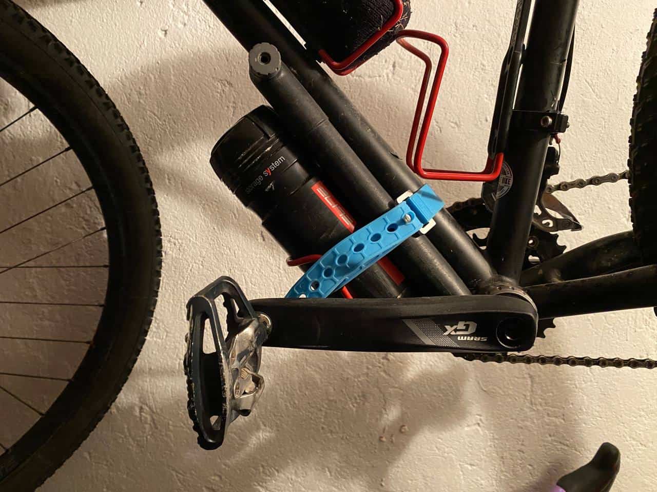 La falsa borraccia per riporre gli accessori da bici