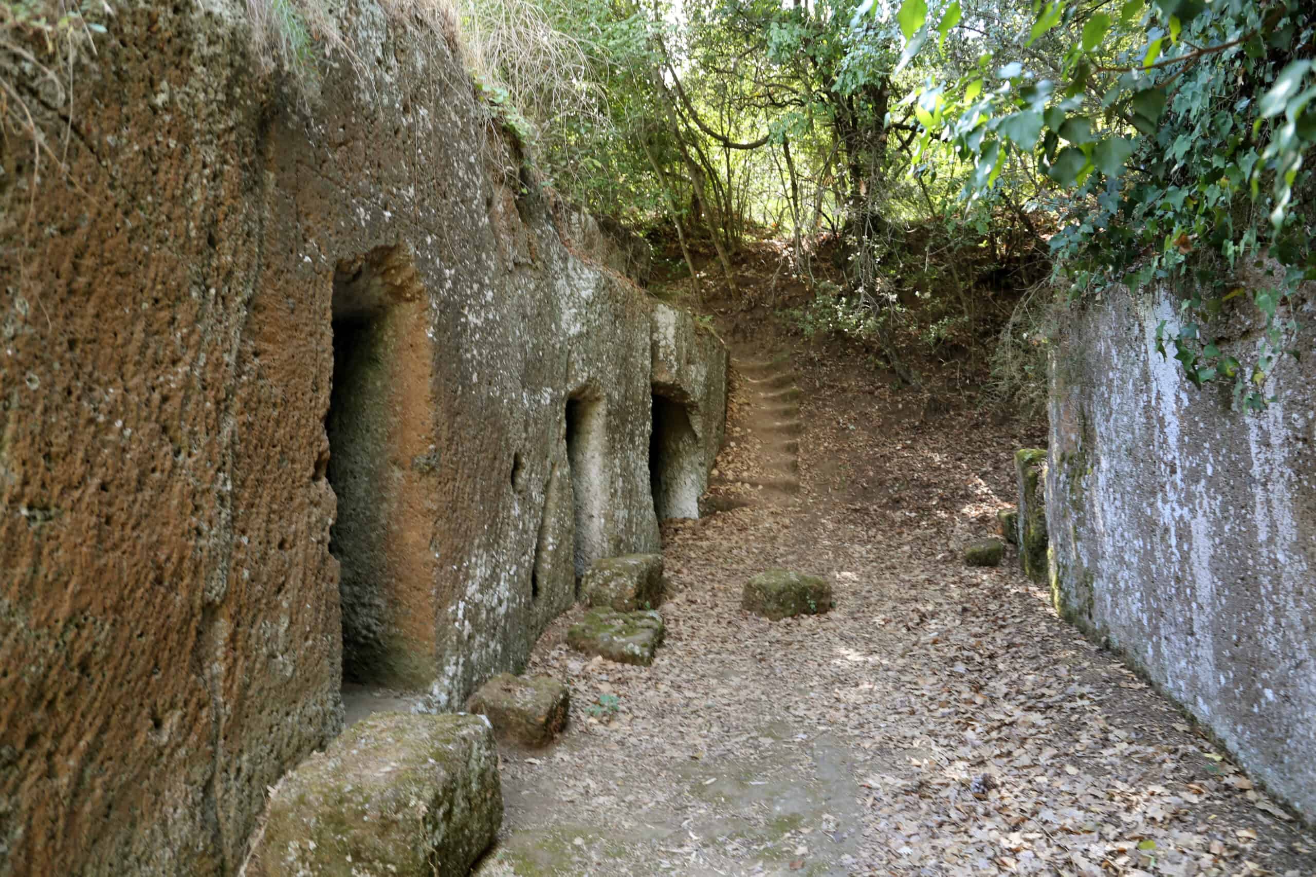 Necropoli di Cerveteri. PH by SailkoGravel nei dintorni di Roma